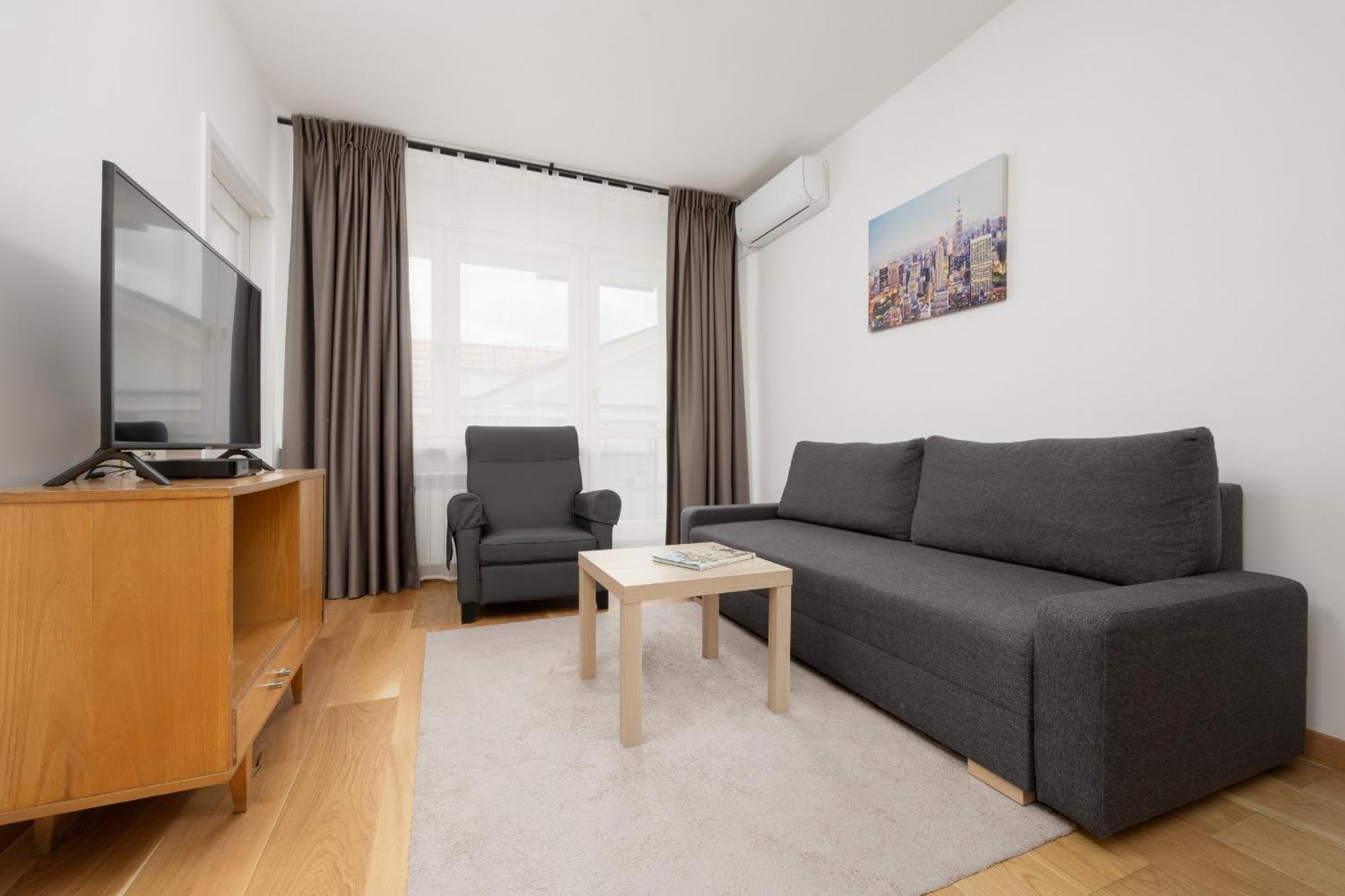 Charming For 4 People Located 650 M From The Old Town Of By Renters Warszawa