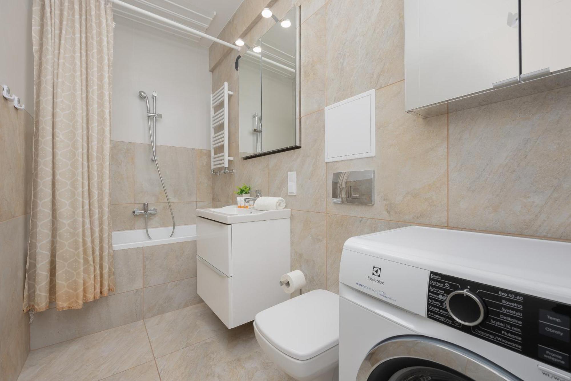 Charming For 4 People Located 650 M From The Old Town Of By Renters Warszawa