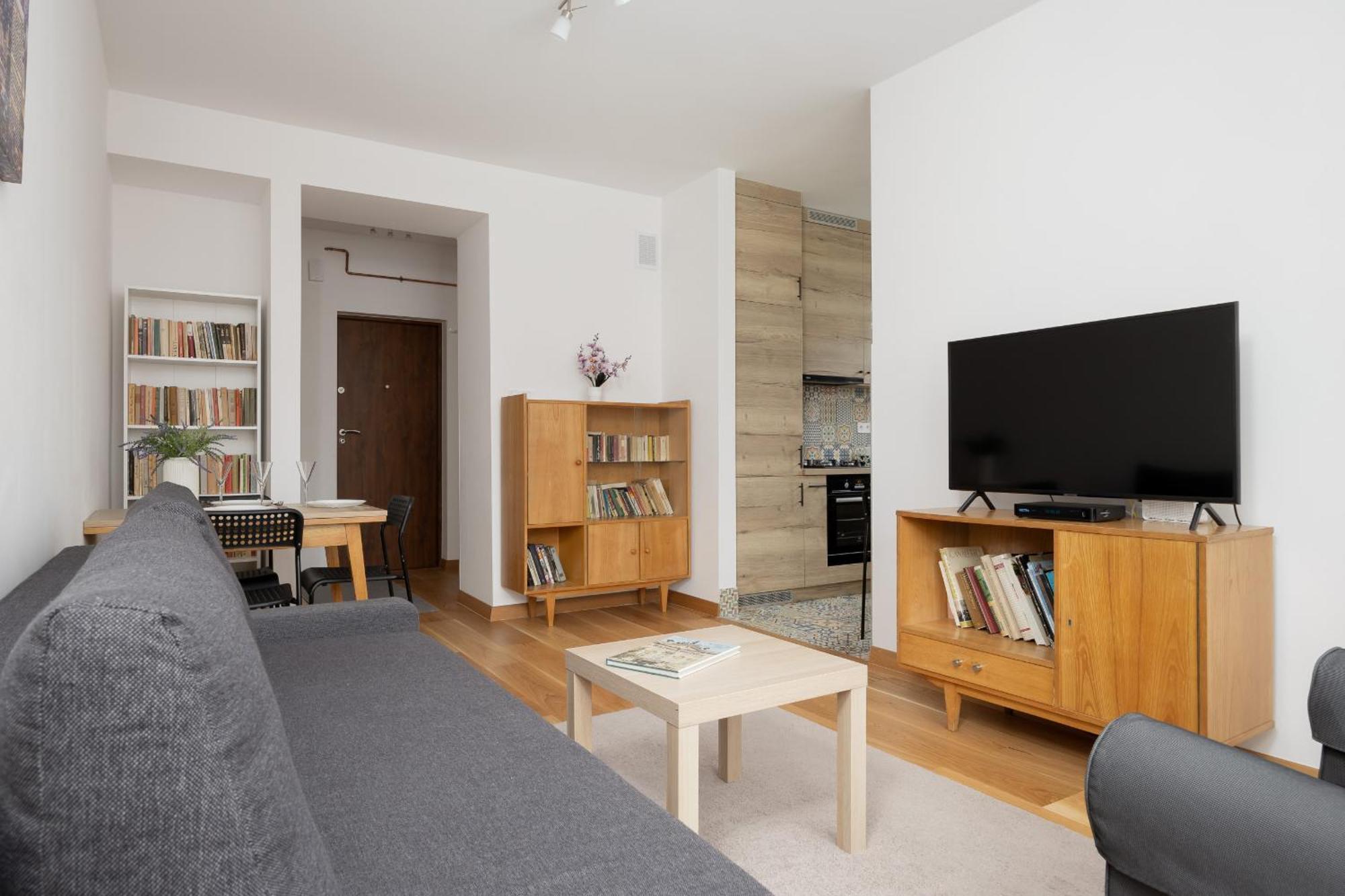 Charming For 4 People Located 650 M From The Old Town Of By Renters *