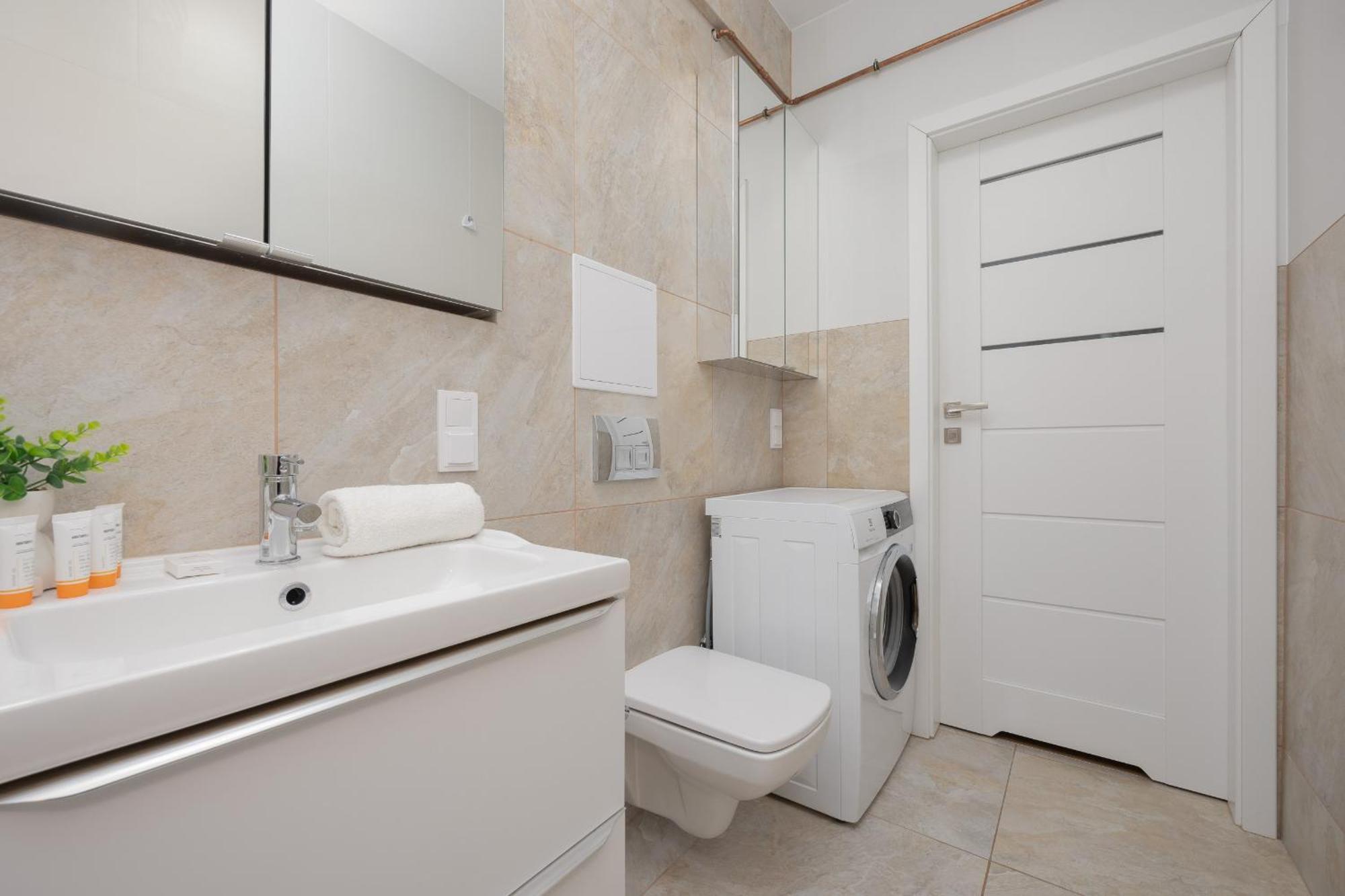 Leilighet Charming For 4 People Located 650 M From The Old Town Of By Renters